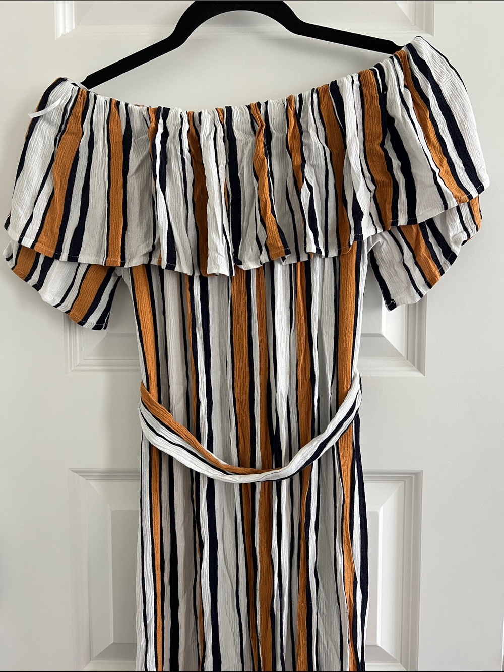 Urban Outfitters Off-Shoulder Maxi Dress in White, Navy & Mustard - Picture 5 of 5
